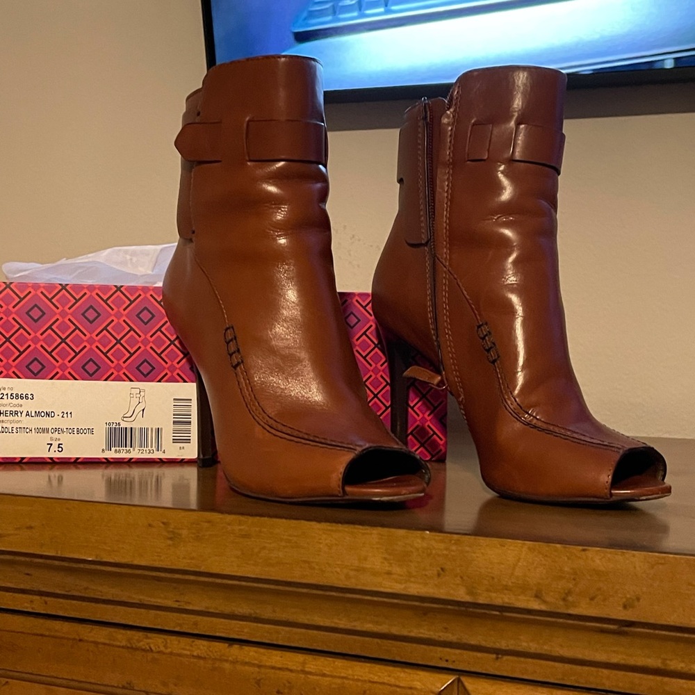 Tory Burch Saddle Stitch Booties Sz 7.5M